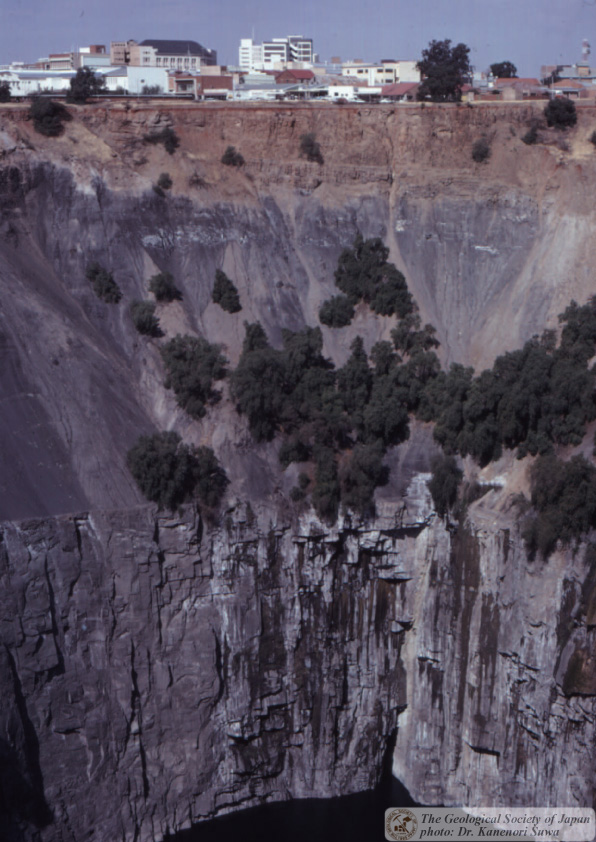 日本地質学会 地質フォト：南アフリカのダイヤモンド鉱山